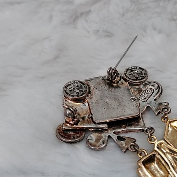 3/$15 Gambling Bingo Poker Dice Brooch Pin - Picture 3 of 6